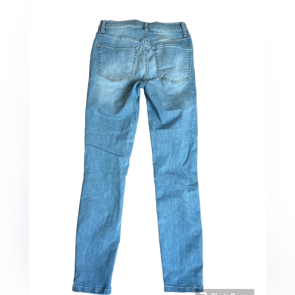 ✨SOLD✨ Free People Women’s Distressed Light Wash Skinny Jeans Size 26 Regular - Picture 10 of 13